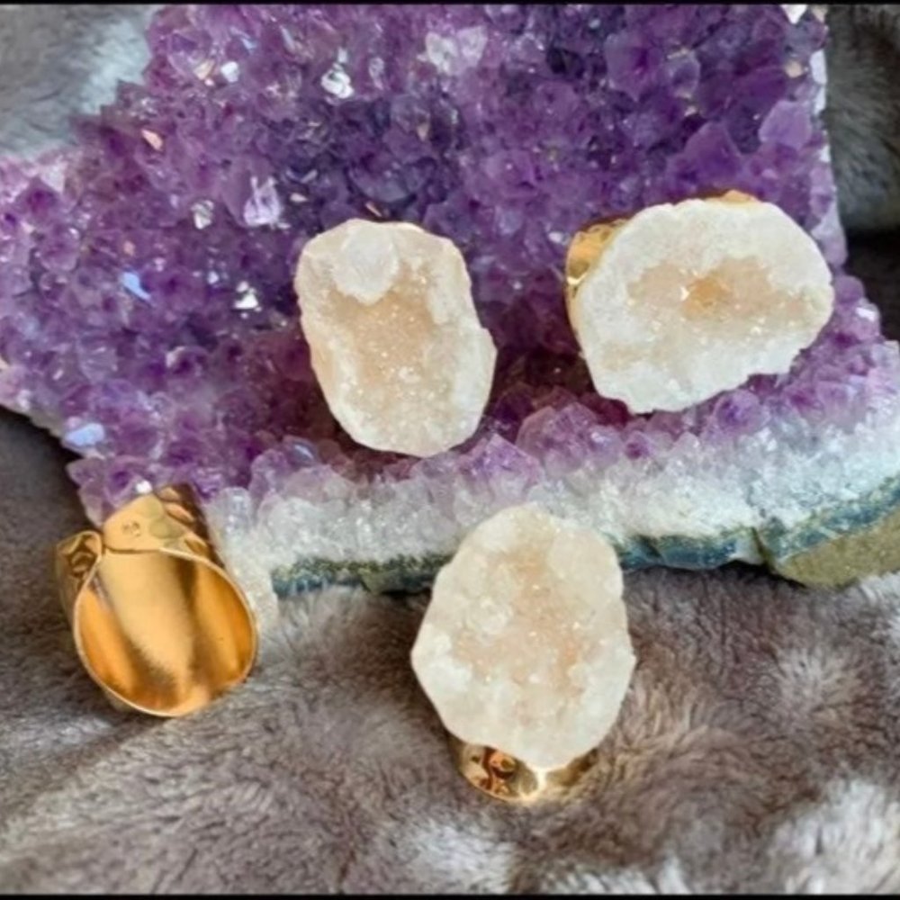Celestial RAW Quartz Geode Ring - Picture 4 of 9